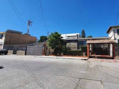 Se vende casa con terreno de 578 m2 en col. Juárez, Tijuana