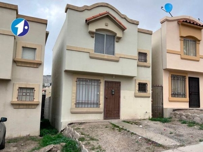 Se vende casa de 2 recámaras en Urbi Quinta del Cedro, Tijuana