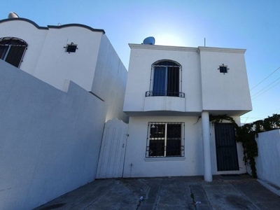 Se vende casa de 3 recámaras en Colinas de California