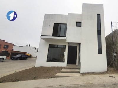 Se vende casa de 3 recámaras en fracc Estrella de Pacífico, Tijuana