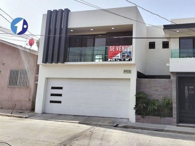 Se vende casa de 5 recámaras en La Mesa, Tijuana