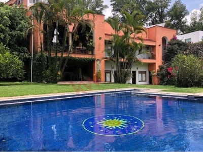 Se vende residencia en fraccionamiento limoneros,- Cuernavaca, Morelos.