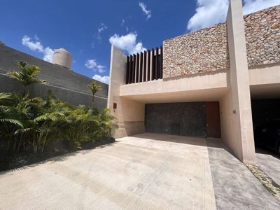 Townhouse en Renta Ubicado en Temozón Norte