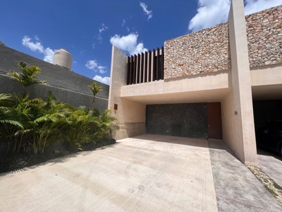 Último Townhouse Amueblado en Temozón Norte