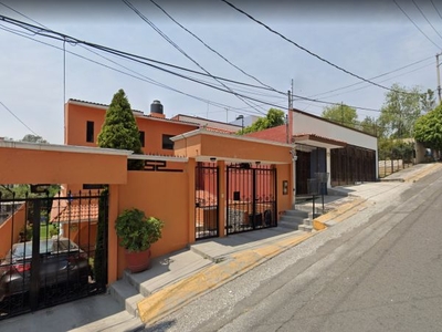 VENDO CASA A 10 MIN DE PLAZA SATÉLITE-NAUCALPAN