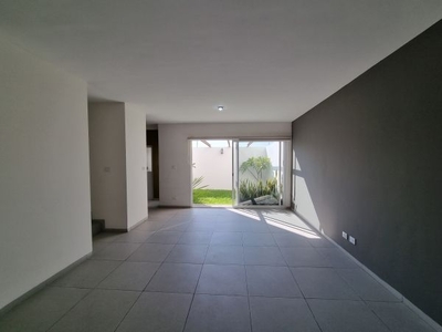 VENTA Casa 3 Recámaras, terreno excedente, privada con alberca, La Cantera, SLP