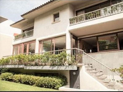 Venta Casa en Bosques de las Lomas, Nueva con Jardín