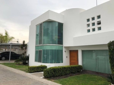 Venta casa en Cumbres del Mirador a 8 minutos del centro