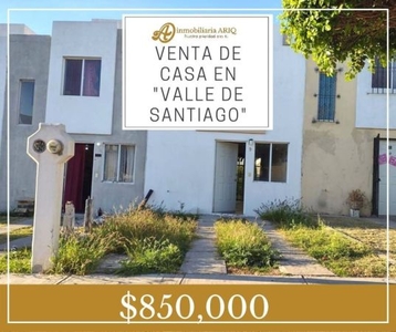 Venta de Casa de 2 Niveles en Fracc Valle De Santiago $850,000.00