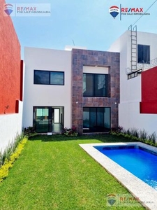 Venta de casa en Lomas Tzompantle, Cuernavaca, Morelos…Clave 4137