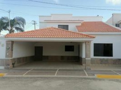 Venta de casa en Residencial Ibero, Torreón, Coahuila, Remate.