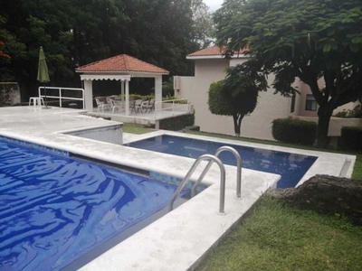 DEPARTAMENTO EN VENTA EN CUERNAVACA, MORELOS CON ALBERCA Y CANCHA DE TENIS!