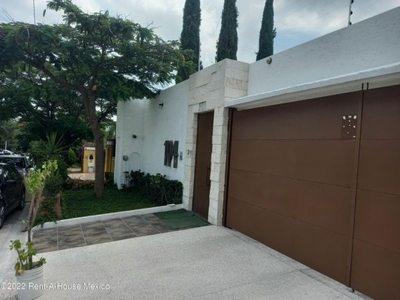 Villas del Mesón, se vende casa estilo mexicano contemporáneo. FVR