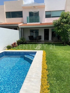 CASA EN FRACCIONAMIENTO EXCLUSIVO; PISCINA PRIV...