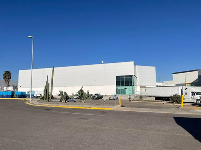 Bodega En Renta 3,100 M2 75 Kvas Parque Tec. Inovación El Marques