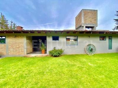 CASA EN RENTA, CERRO GORDO, VALLE DE BRAVO, ESTADO DE MÉXICO.