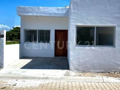 Se vende hermosa casa nueva en la costa de Melaque