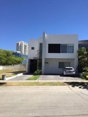 Venta de Hermosa Casa en Puerta del Valle