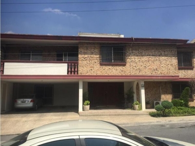 CASA EN VENTA EN COLINAS DE SAN JERONIMO NLC