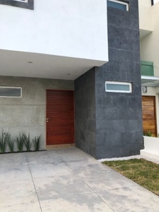 Hermosa Casa en Zen Life, 3 Recamaras, Estudio, Jardín, Alberca, de LUJO !!