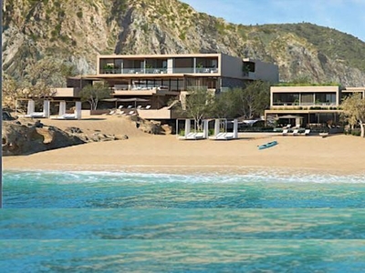 Lujosa villa con servicio de mayordomo, alberca vista al mar, en residencial