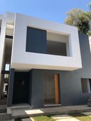 Casa sola con alberca en zona dorada 7,500,000 471 mt de terreno