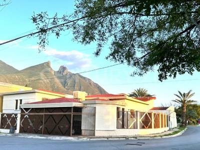 Casa en Venta en Contry Tesoro Monterrey Nuevo León (Para Remodelar)