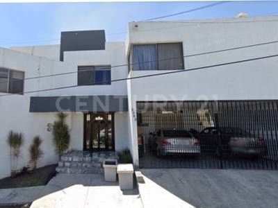 CASA EN VENTA EN CUMBRES 3ER SECTOR, MONTERREY, NUEVO LEÓN