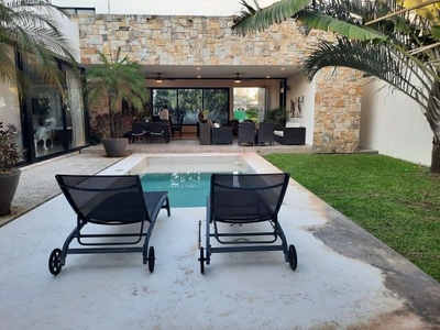 CASA EN VENTA MÉRIDA EN ZONA CABO NORTE EN PRIVADA MANANTIALES DE COCOYOLES