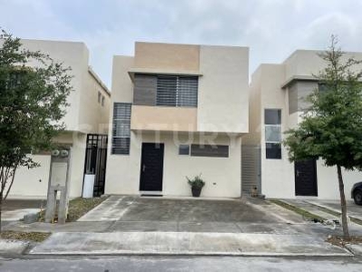 Casa Seminueva en venta en Apodaca a 5 minutos del Centro de Apodaca