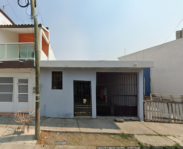 Casa De Recuperacion Bancaria En Calle Hacienda Camino Real No. 48-b, Fraccionamiento Costa Dorada, Veracruz
