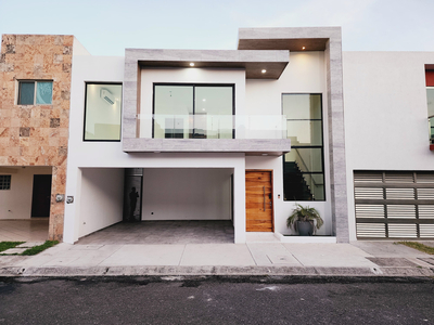 Casa En Venta Con Paneles Solares Y Alberca Fracc Lomas Del