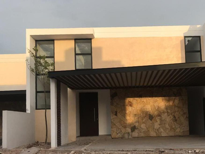 Casa En Venta En Privada Residencial En Cholul, Mérida