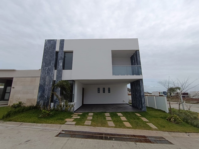 Casa En Venta En Veracruz Con Jacuzzi Ext, Fracc. Punta Tiburón.