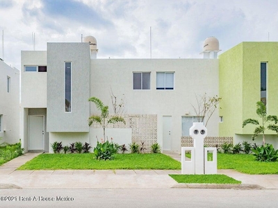 Doomos. Casa en Venta en Merida Yucatan GY 24-3121