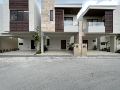 Doomos. Casa en venta en Playa del Carmen Residencial Selvanova