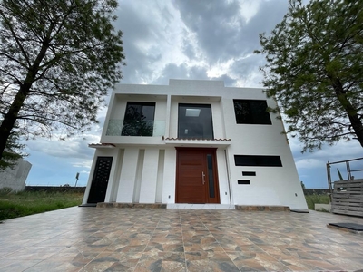 Doomos. Gran Oportunidad, casa venta en la Campiña con habitación en planta baja.