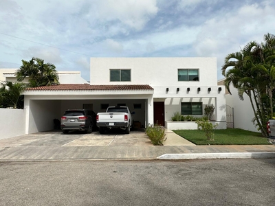 Doomos. VENTA DE CASA RESIDENCIAL EN MERIDA YUCATAN, FRACCIONAMIENTO MONTECRISTO