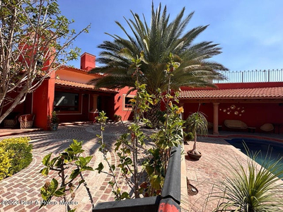 Residencia En Venta En Tequisquiapan Con 4 Rec - 1148 M² *agt*