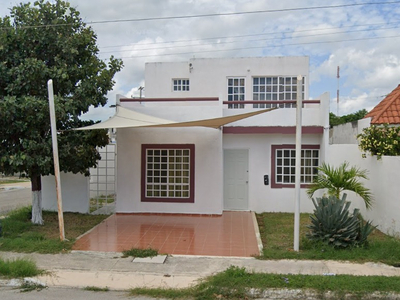 Venta De Bonita Casa En Fraccionamiento Las Las Américas, Merida Yucatan