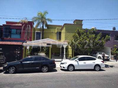 Venta De Casa En Fraccionamiento Revolución, Tlaquepaque Jalisco.