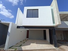 casa tipo townhouse kan, en excelente ubicación de la ciudad de mérida