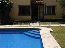 se renta casa en lomas de cortes con alberca