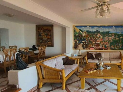 Casa de Tres Niveles En Renta Isla dorada Cancun Amplios Espacios