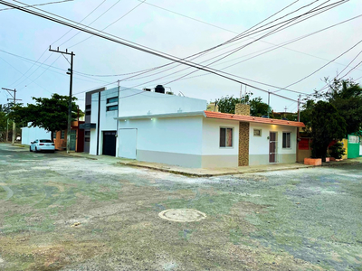 Casa Para Estrenar Una Planta En Esquina Muy Cerca De El Centro