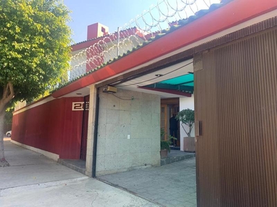 Casa para Oficinas a puerta cerrada en Quintas del Marqués, Querétaro.