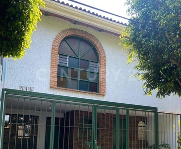 Se renta casa sobre Av isla Raza, Guadalajara,Jalisco