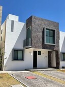 casa en venta en la vista residencial a un lado de el refugio grc22-4664