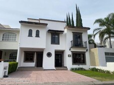casa estilo mexicano contemporáneo en querétaro grc 22-5090