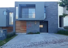 casa en altozano, excelente ubicación y precio, lista para ser habitada